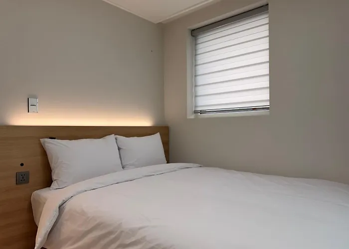 Travelus Myeongdong 트래블어스 명동 4* 首爾