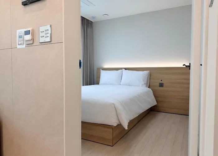 Travelus Myeongdong 트래블어스 명동 首爾