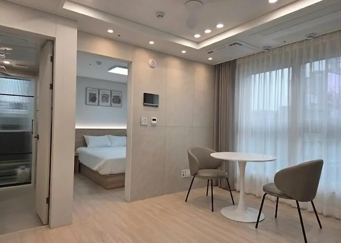 Travelus Myeongdong 트래블어스 명동 4*