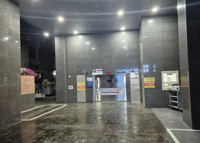 Travelus Myeongdong 트래블어스 명동 4*